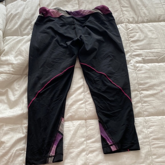 LULULEMON SZ 12 PURPLE AND BLACK LEGGINGS - Picture 7 of 7